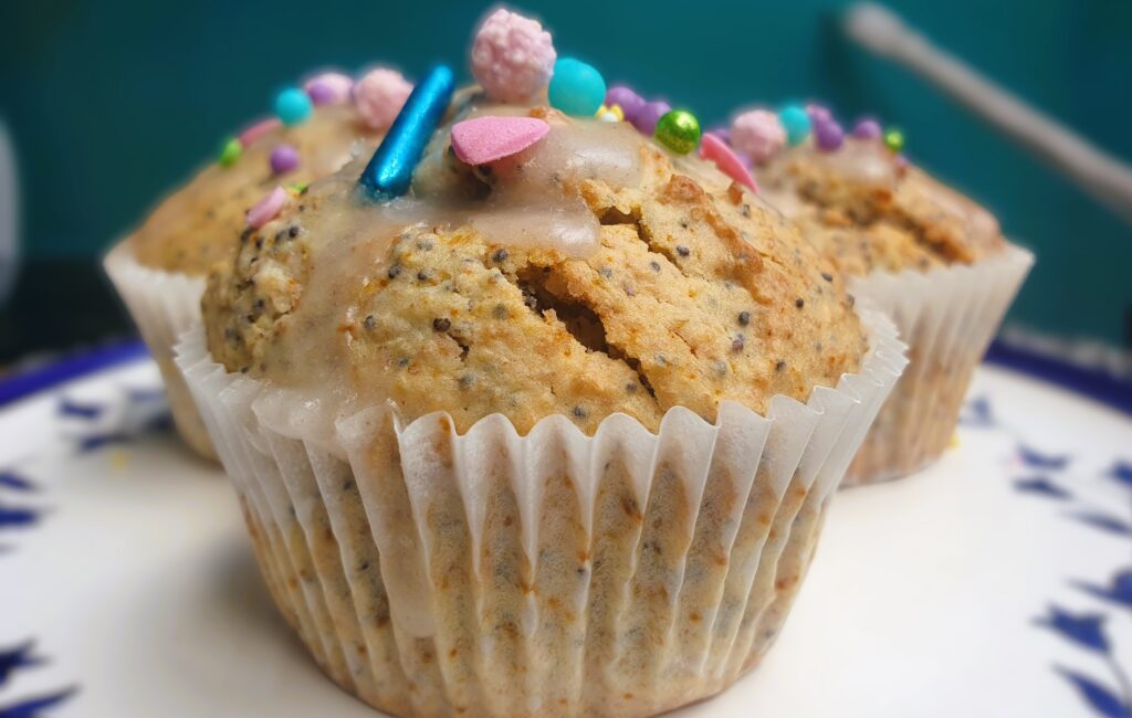 MUFFINS DE TRIGO INTEGRAL Y AVENA CON LIMÓN Y SEMILLAS DE AMAPOLA