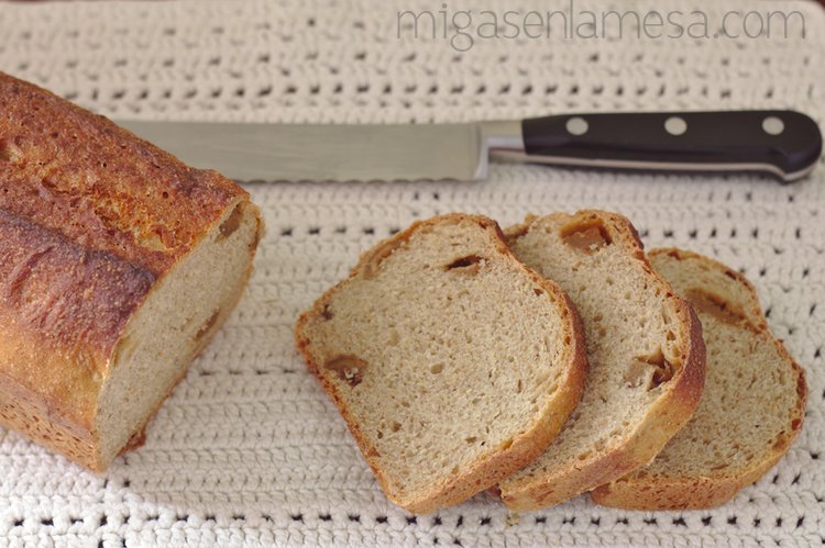 Pan integral de tritordeum, khorasan y trigo integral, con higos